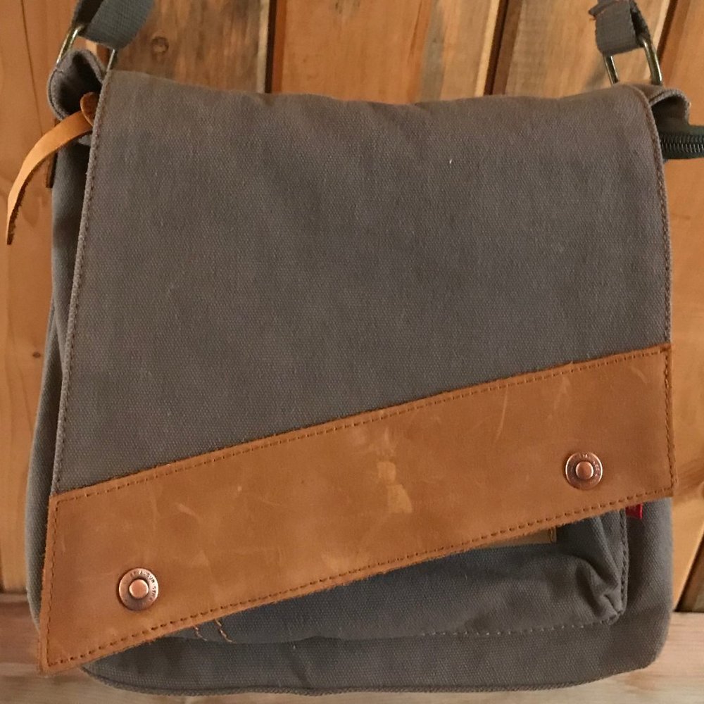 Augur Canvas & Leather Army Shoulder Bag